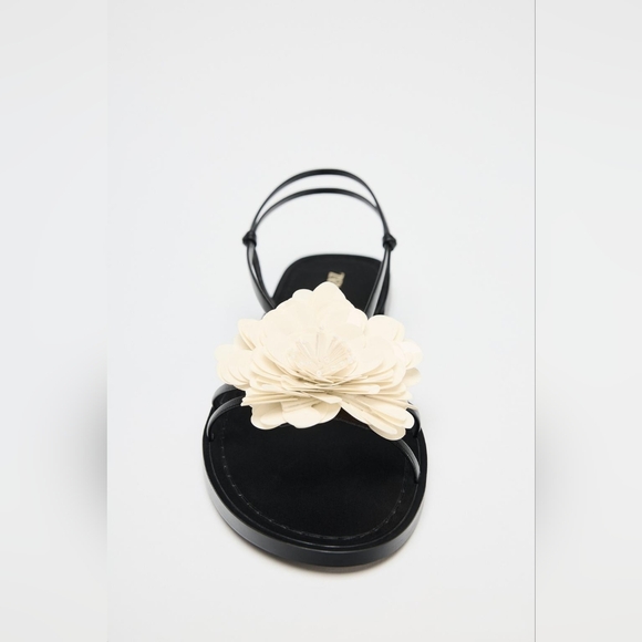 FLAT SANDALS WITH FLOWER SIZE 8 - Picture 3 of 7